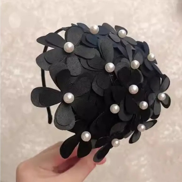 Black Vintage Style Floral Headband with Imitation Pearls - Picture 2 of 3